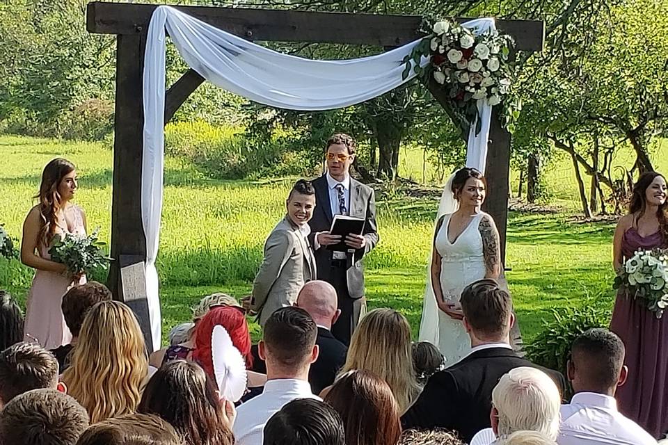 VENUE WEDDING ARCH