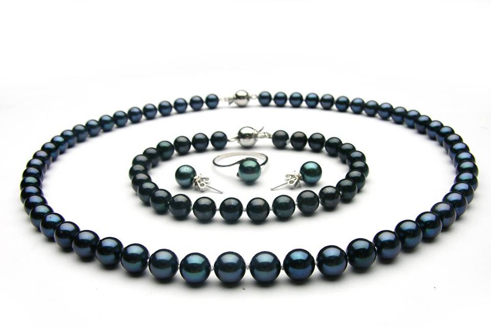 When it comes to pearls, Whidbey Jeweler has it all! We have necklaces, bracelets, earrings, and rings. We can also custom make the perfect pearl accessories just for you! These beautiful South Sea Tahitian pearls make for a striking and elegant look!