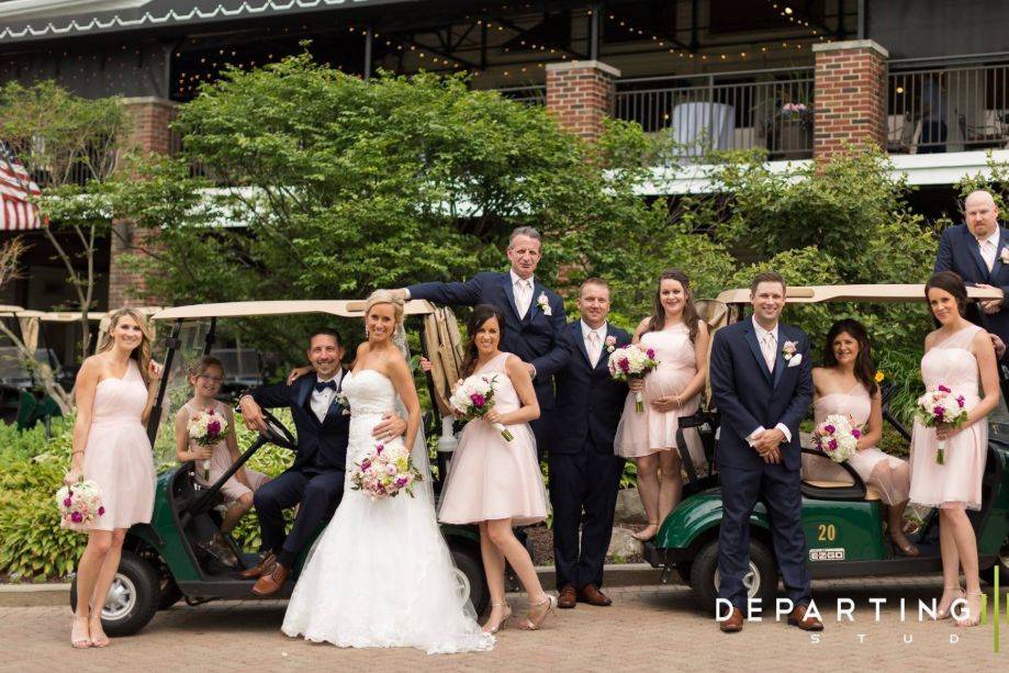 Couple with bridesmaids and groomsmen