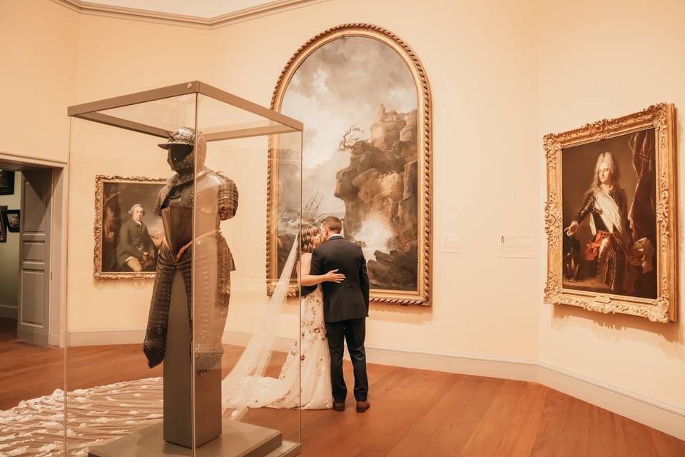 Museum Kiss