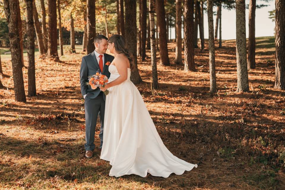 Kiss in woods