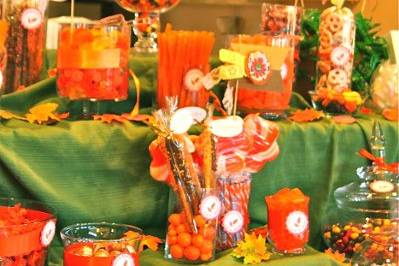 Consider a candy buffet for a guest favor. Select candies in your wedding colors.