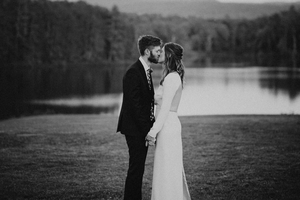 Lakeside Kiss