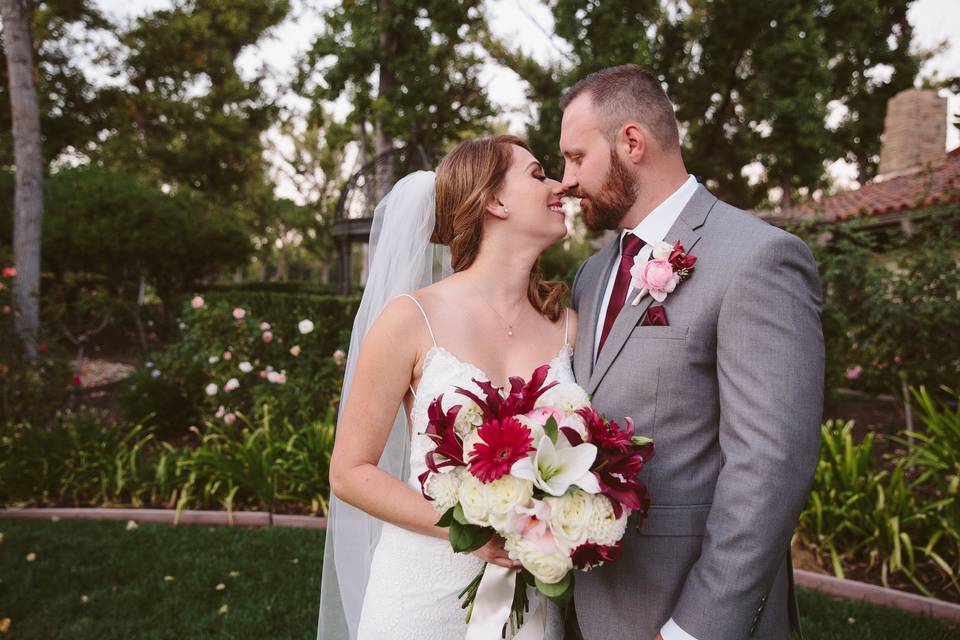 Smiling newlyweds - Take Pics With Steph