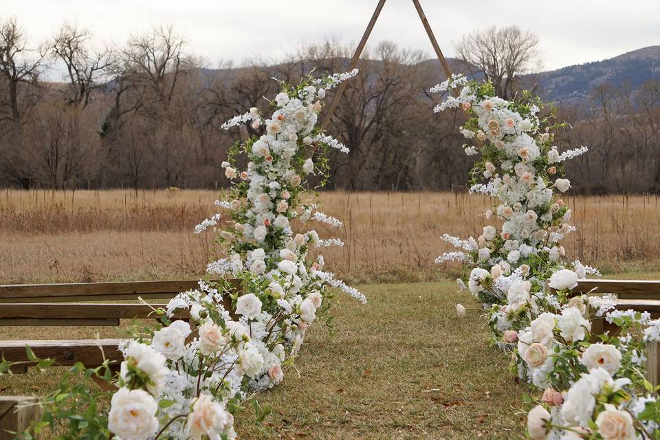 Marilyn Pillars/Aisle Flowers