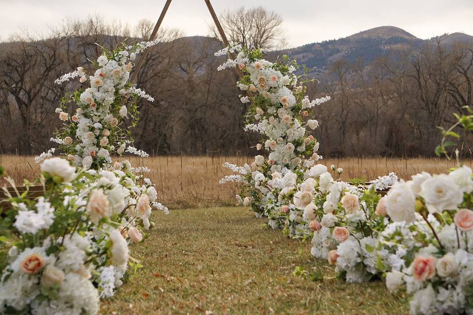 Marilyn Pillars/Aisle Flowers