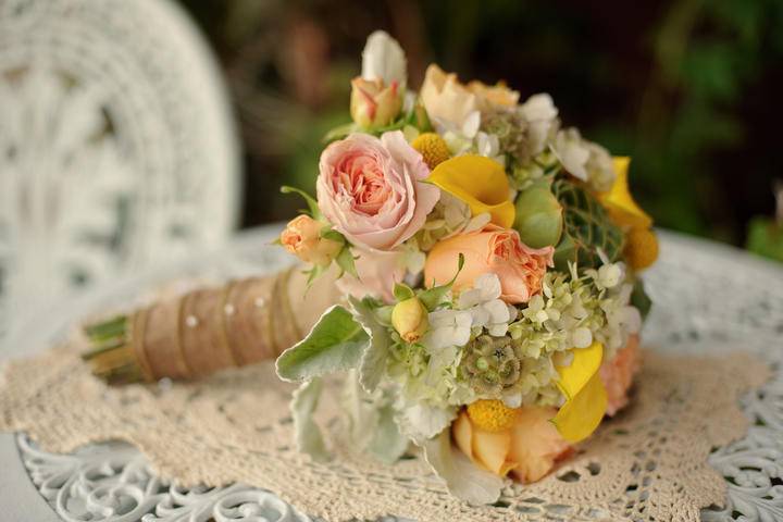 Yellow glowing bouquet