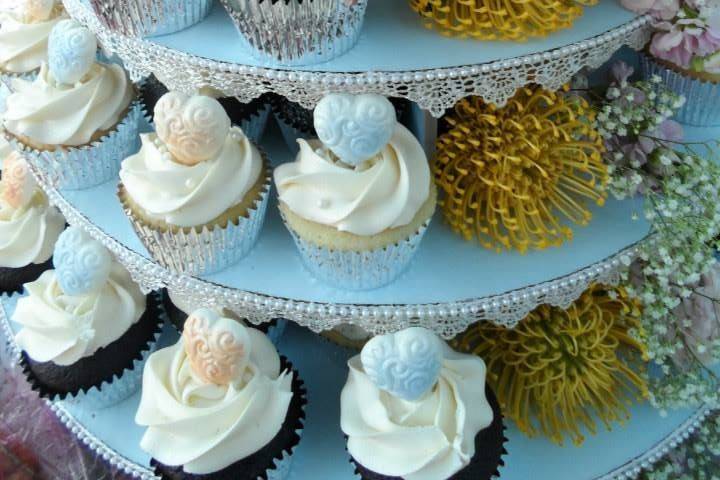 Charming Cupcakes & Cakery
