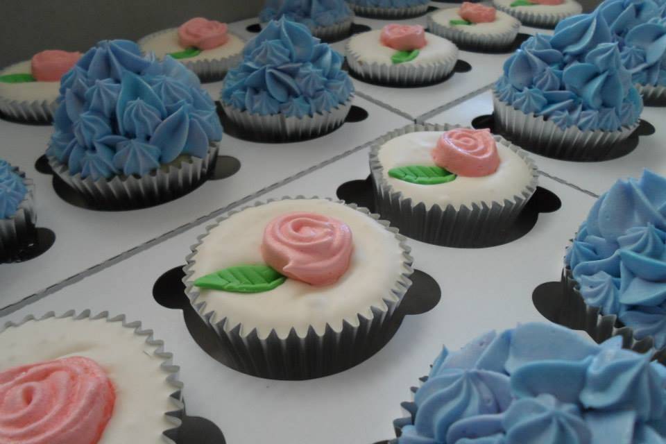 Charming Cupcakes & Cakery
