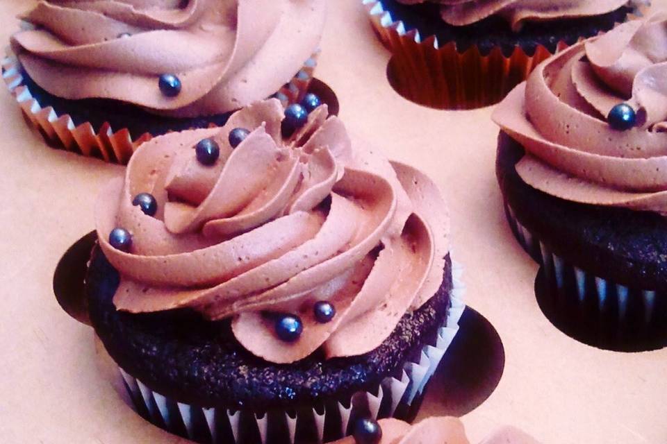 Charming Cupcakes & Cakery