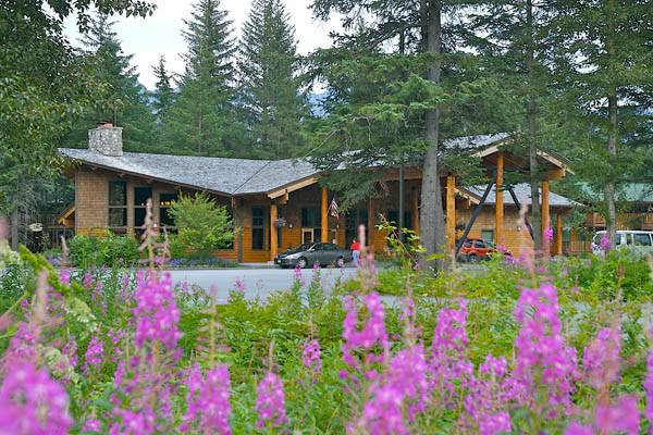 Seward Windsong Lodge is in the forest setting of the Resurrection River Valley.