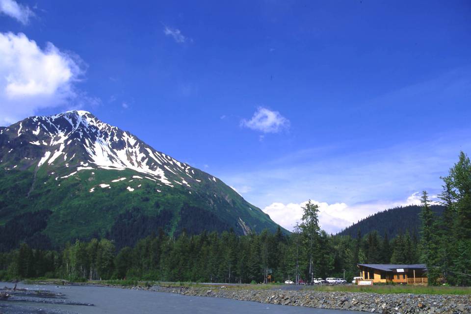 Seward Windsong Lodge and Resurrection Roadhouse are in the beautiful setting of the Resurrection River Valley.