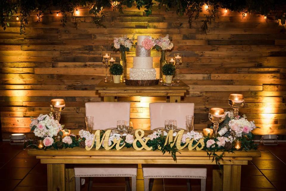 Mr & Mrs Table