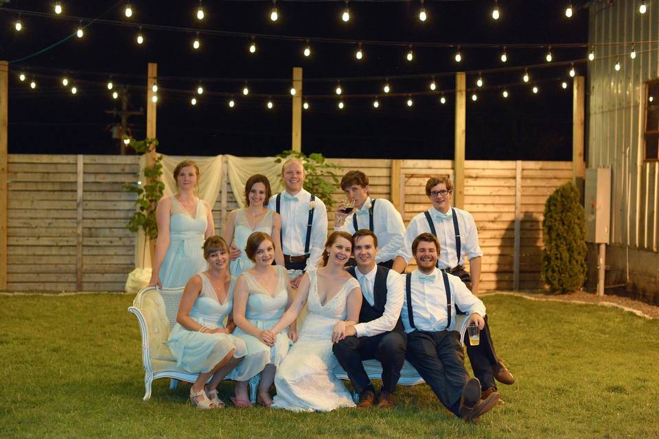 Couple with bridesmaids and groomsmen