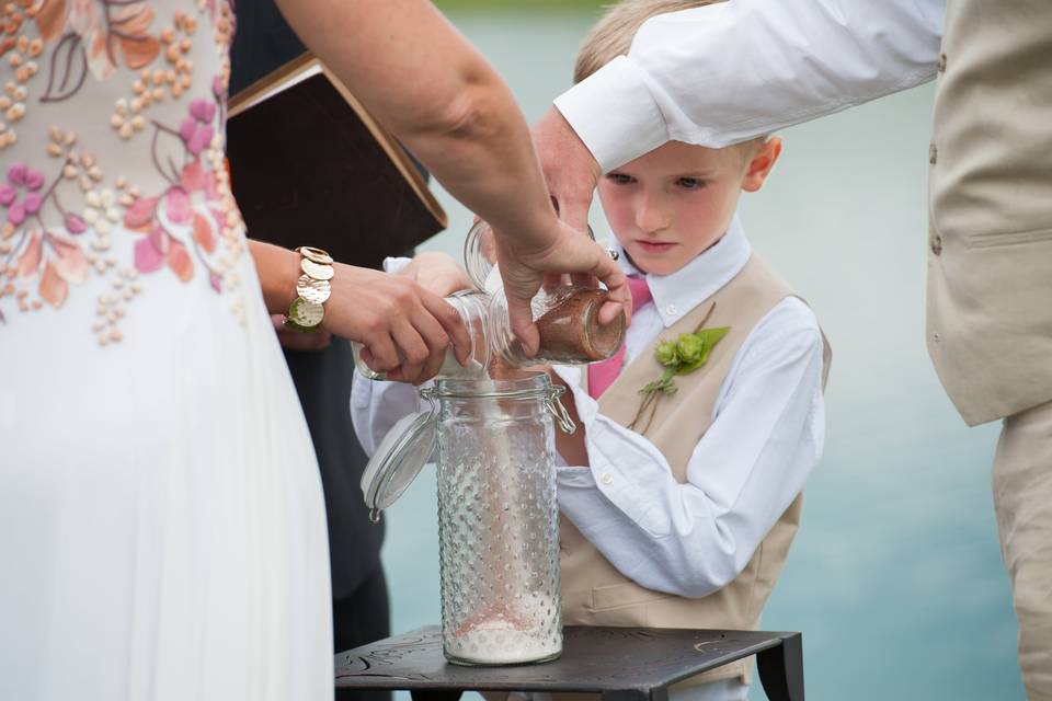 Pouring the sand