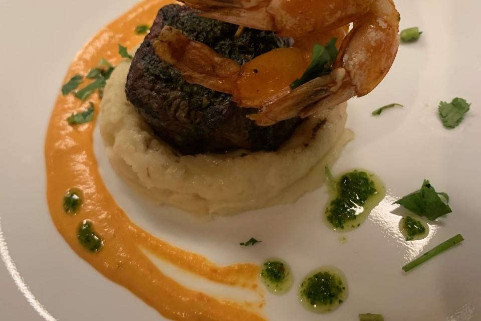 Pettite filet mignon & shrimp