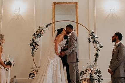 Kiss under the hoop