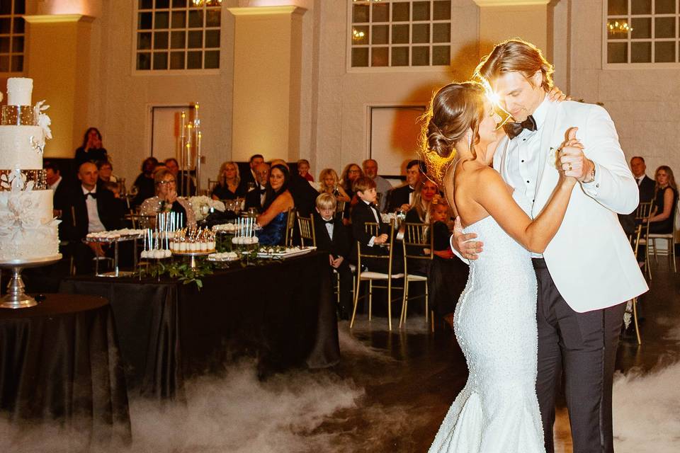 Epic 1st dance moment.
