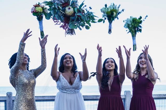 Bouquet tosses