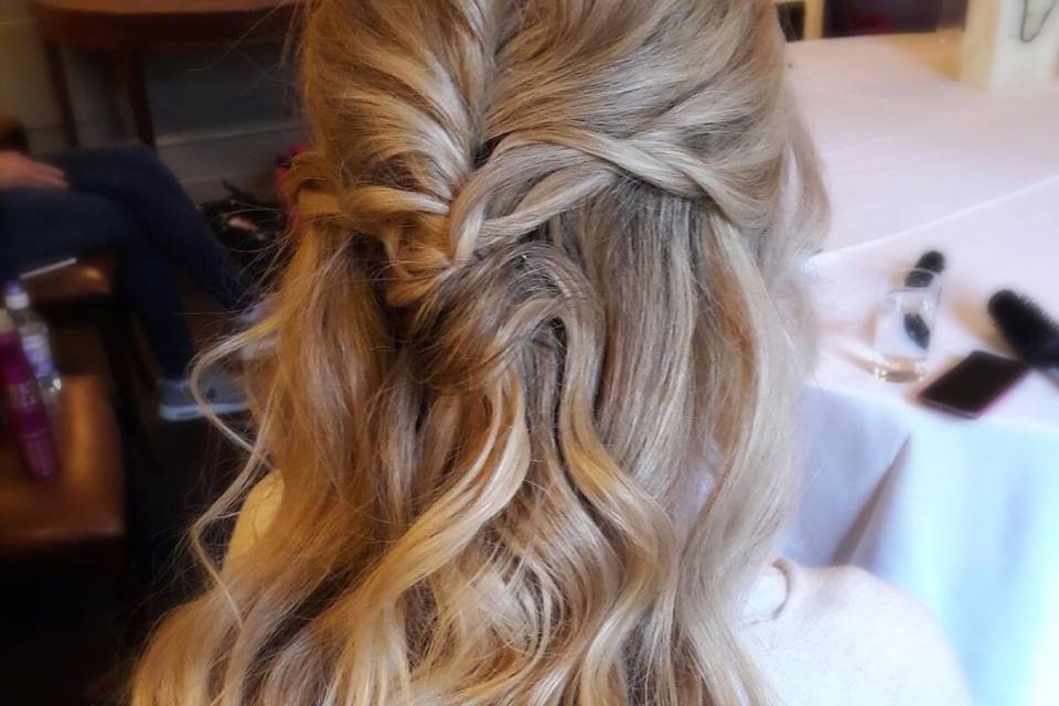 Soft waves with knots