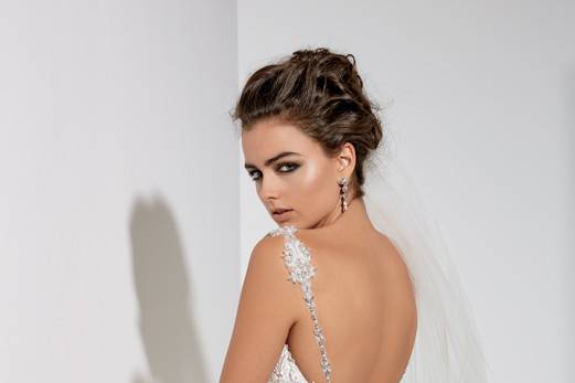 Stephen YearikThis gown is NOT IN STORE May be available on loaner. Bride pays for shipping of gown from New York to the studio for her to try on and $100 of it is credited towards her purchase of a Wedding Dress at MeaMarie. Can not by the loaner, it is made to order!