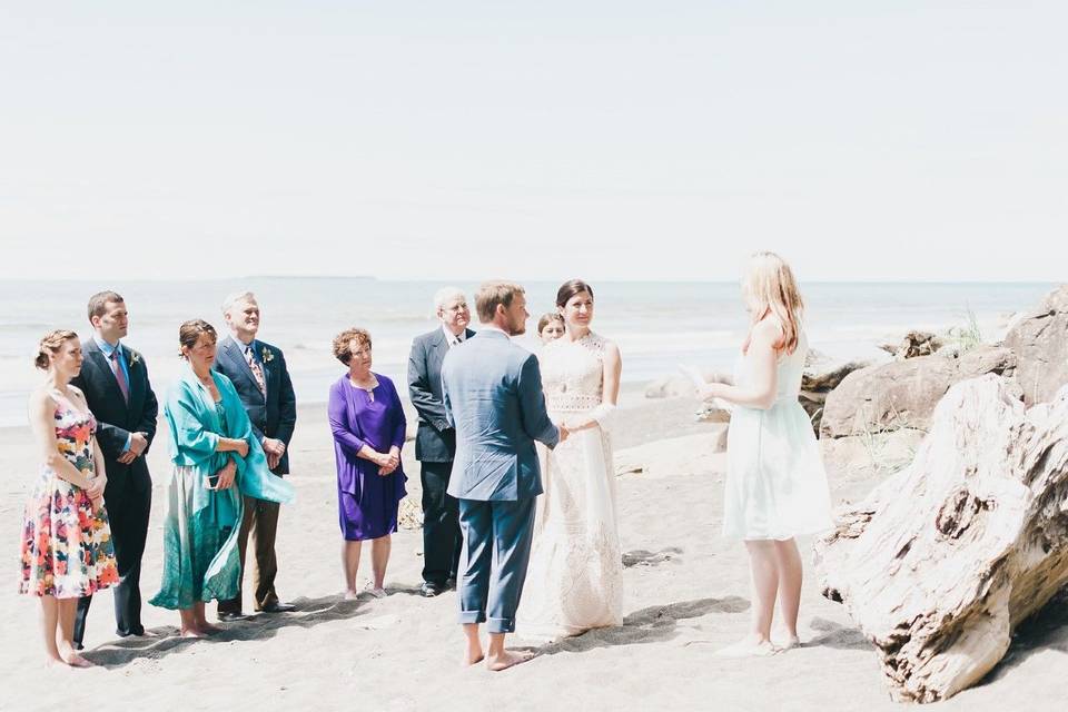 Intimate wedding in Strawberry Bay | Photo by Adrien Craven Photography