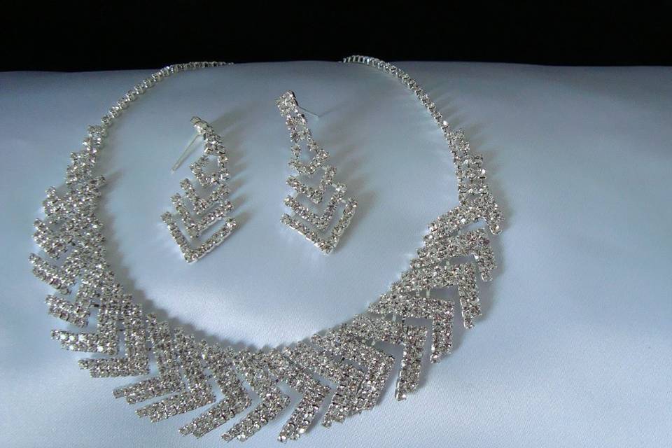 Crystal rhinestone necklace set...