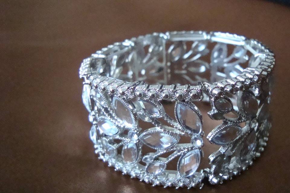 Gorgeous crystal bracelet... The secret to it's comfort is the elasticity.