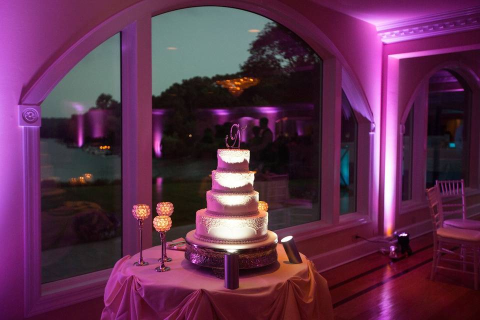 Cake uplighting