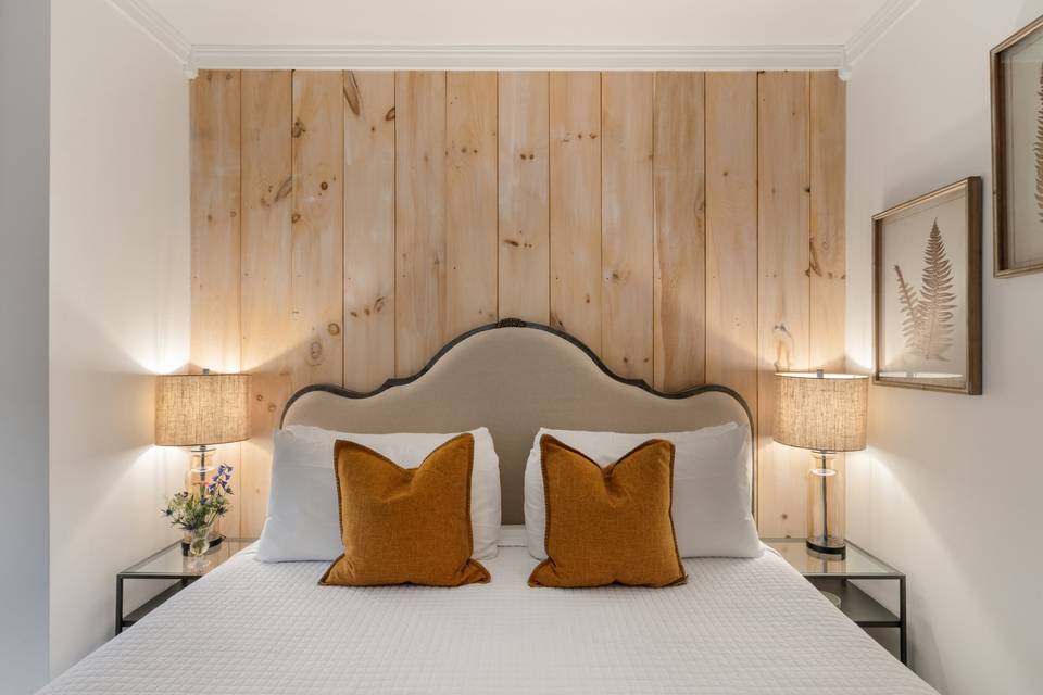 Room - 7 Silver Maple