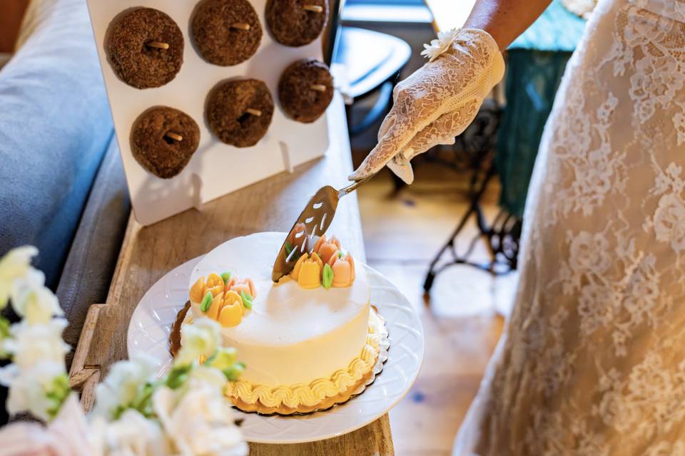 Cake cutting - Indoors