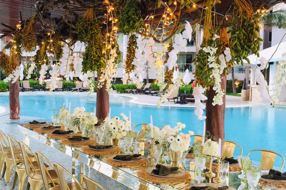 Wedding on water, with mirror