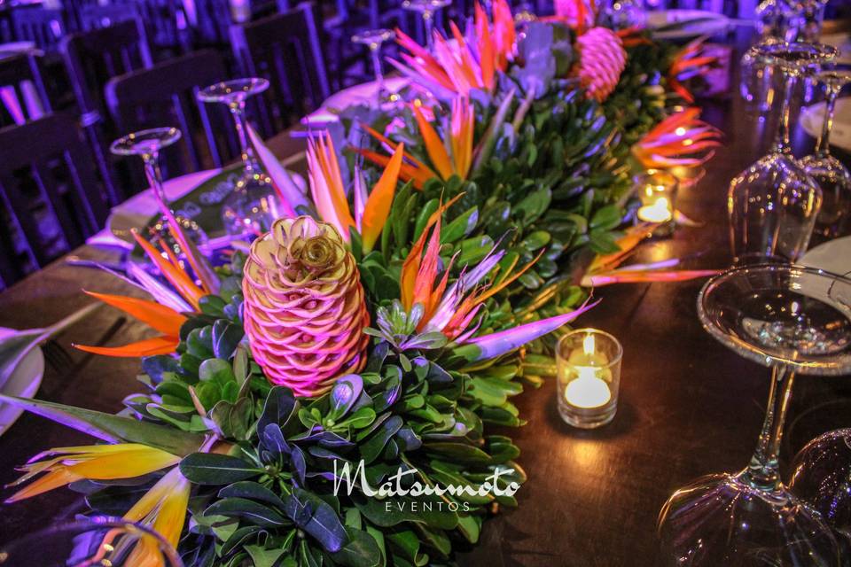 Tropical centerpiece