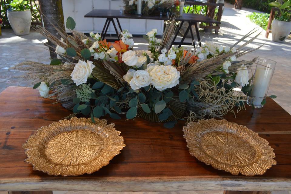 Sweetheart table, centerpiece