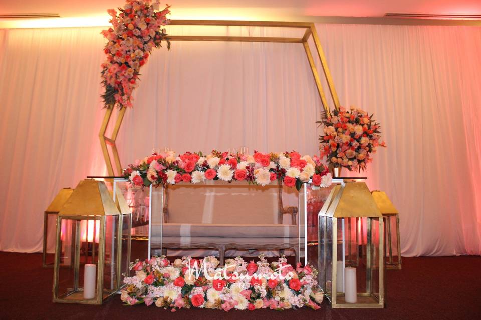 Sweatheart table floral decor