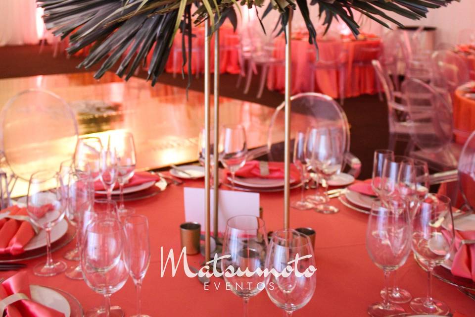 Palm centerpiece decor