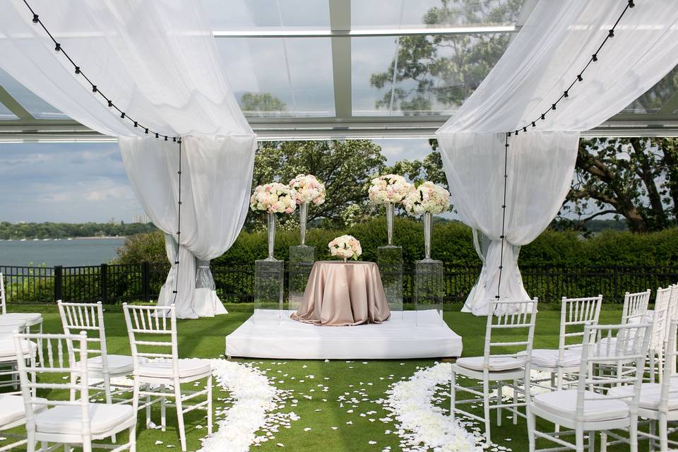 Minikahda Club Outdoor Tented Ceremony. Betsy Wall Photography