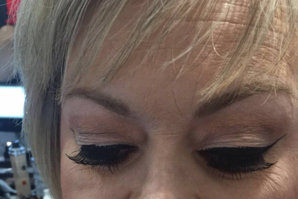 Full face makeup