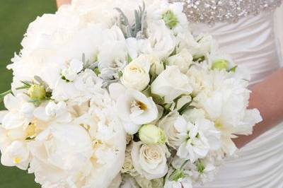 The bride's boquet in soft ivory and green.