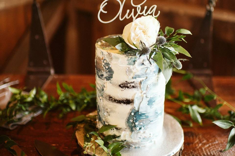 Semi-naked cake with a twist