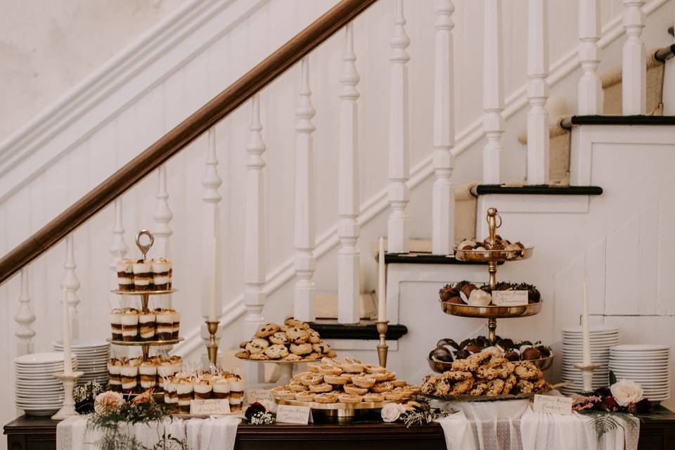 Miniature dessert display