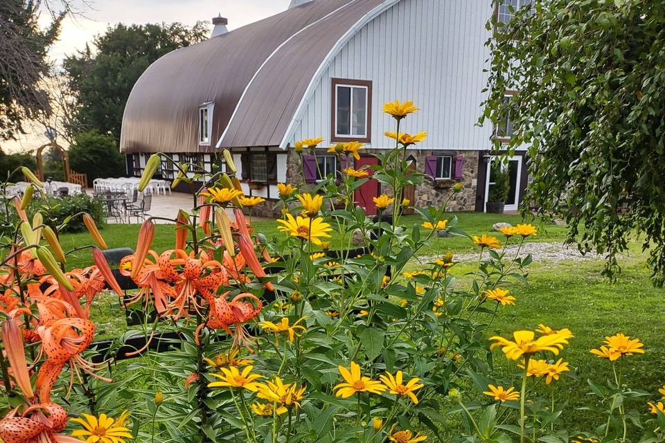 Rubies & Rust Wedding Barn