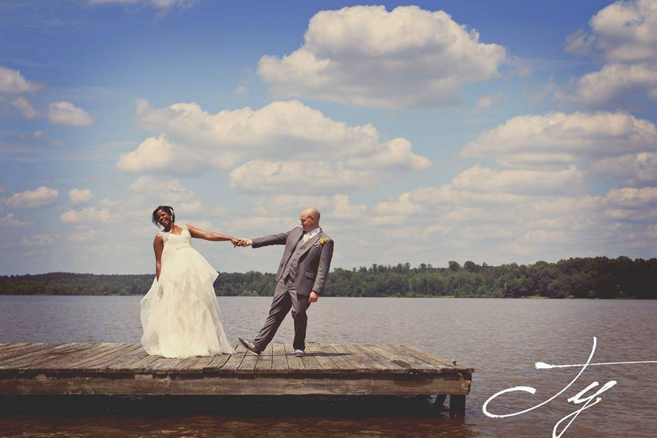 Partial planning and Day-Of Coordination. Erica + Andrew got married at Lake Oconee. Photo by Ty Bowling Photography http://www.typhoto.com/