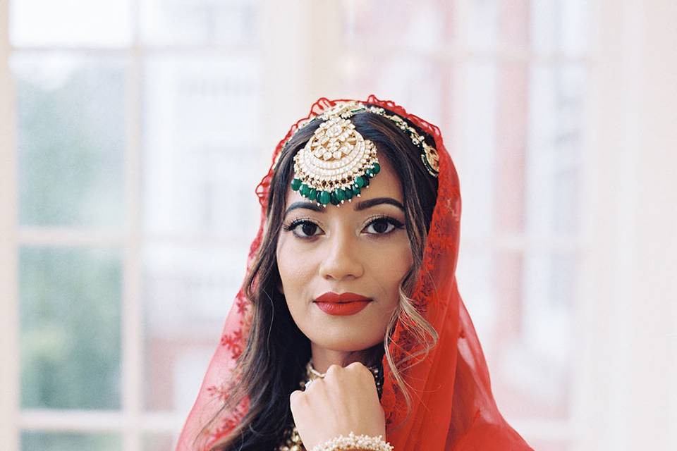 Stunning traditional bride