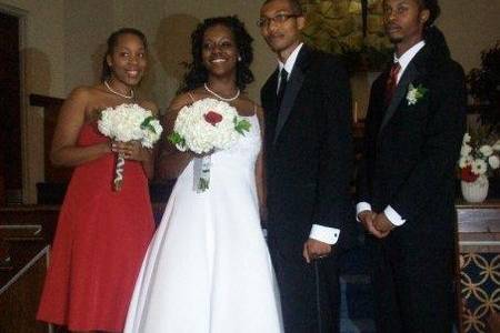 The couple with the bridesmaid and groomsmen