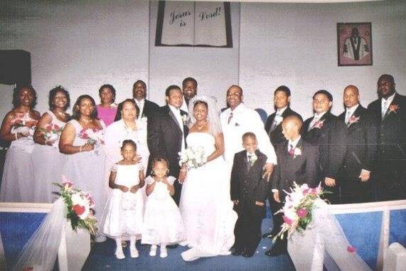 The couple with the bridesmaids and groomsmen