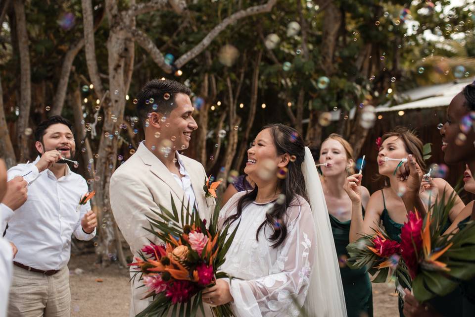 Bring Bubbles to every Wedding