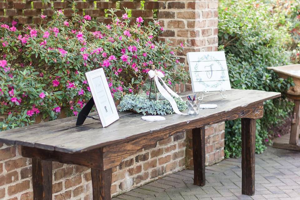 Guest book table - The Sutherland