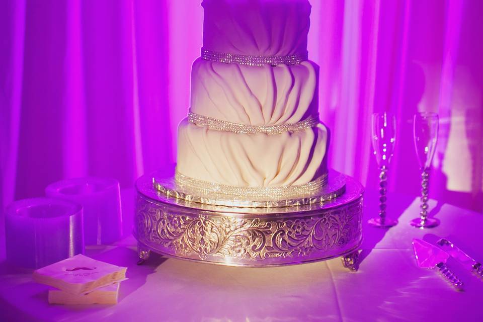 Brides Cake with Uplighting