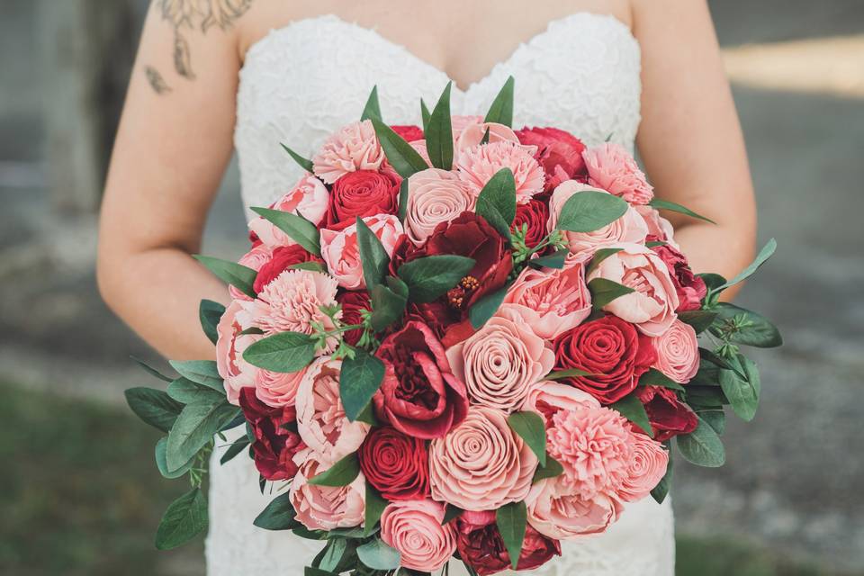 Andrea & her bouquet